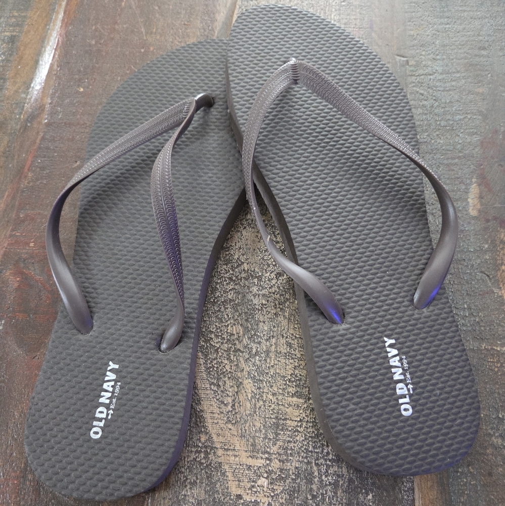 🎉5/$10 Old Navy Brown Flip Flops